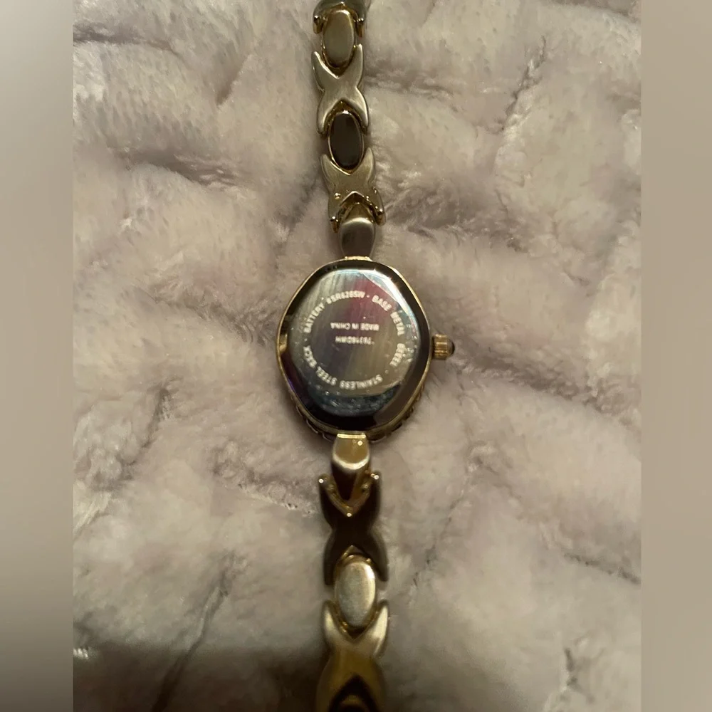 💎 Lucien Piccard Ladies Dufonte Vintage Quartz Diamond faced lined & Gold Watch